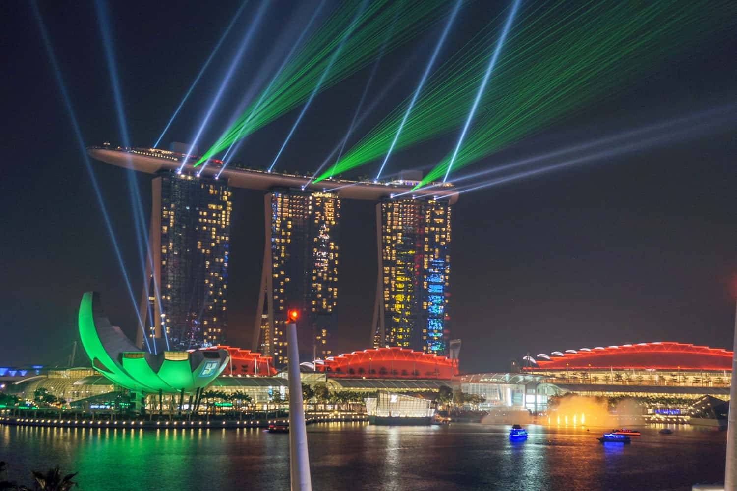 Xem biểu diễn ánh sáng ở Marina Bay