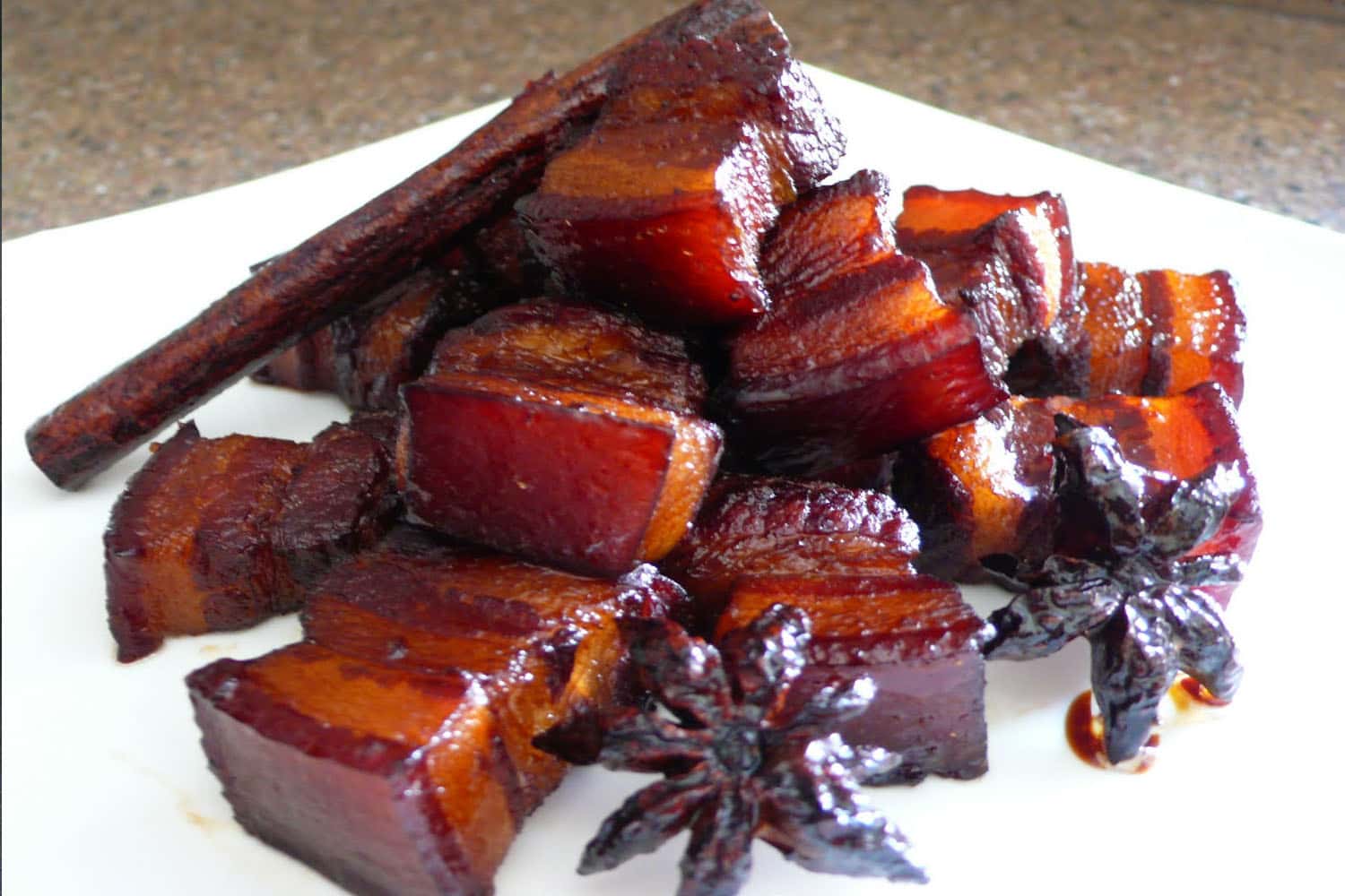 Hongshao rou – thịt lợn om cổ điển