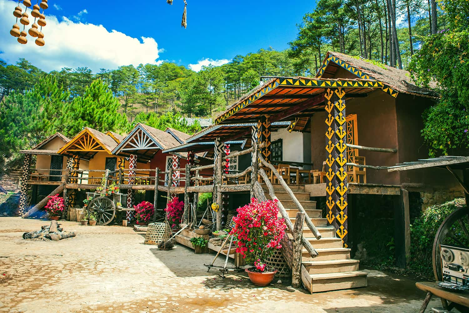 Nhà hàng làng Cù Lần