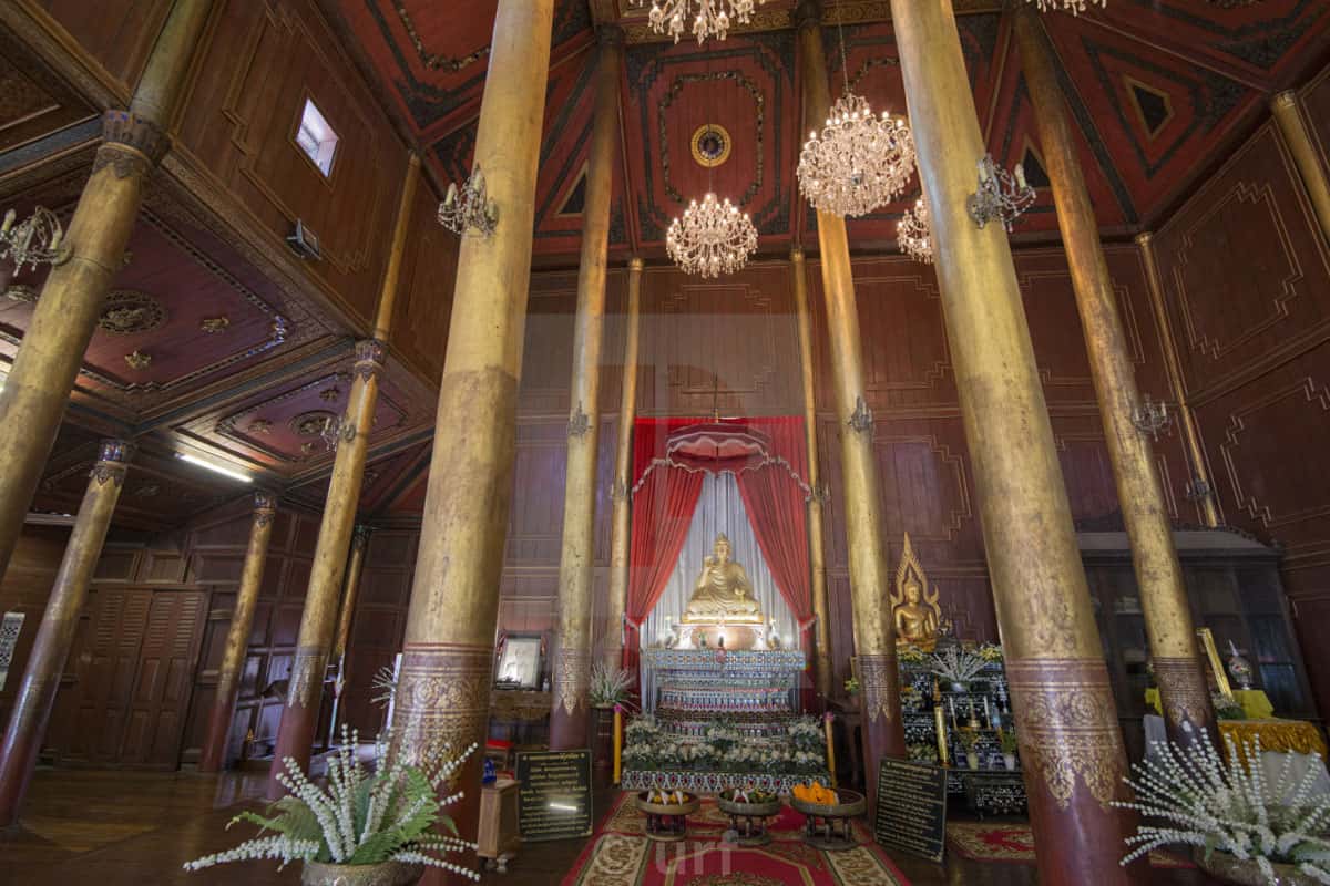 Thăm tu viện Wat Jom Sawan