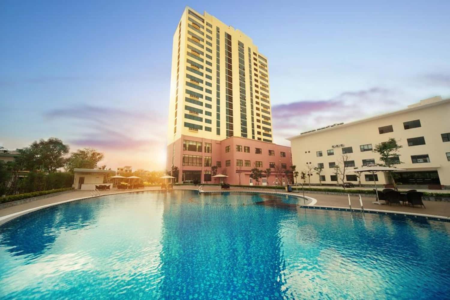Hồ bơi Khách sạn Mường Thanh Grand