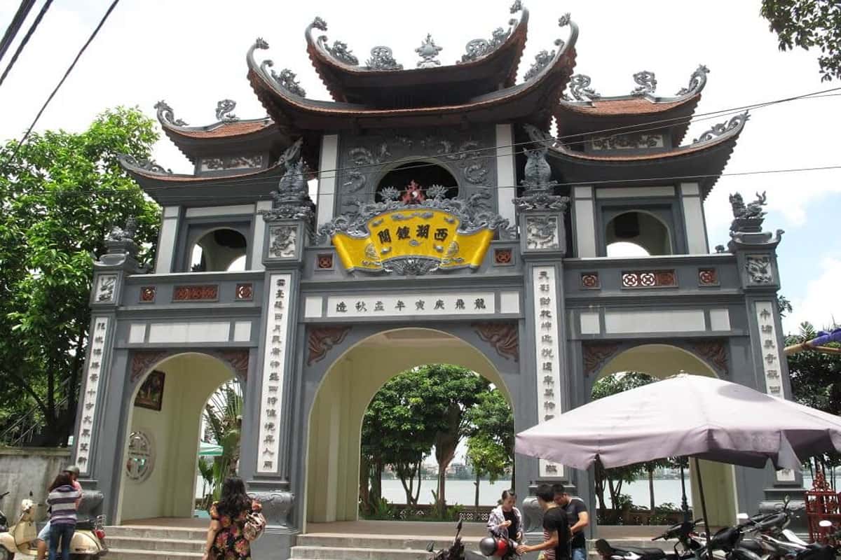 Phủ Tây Hồ - Chốn linh thiêng