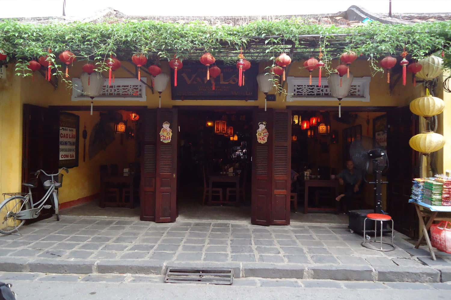 Quán ăn Vạn Lộc 