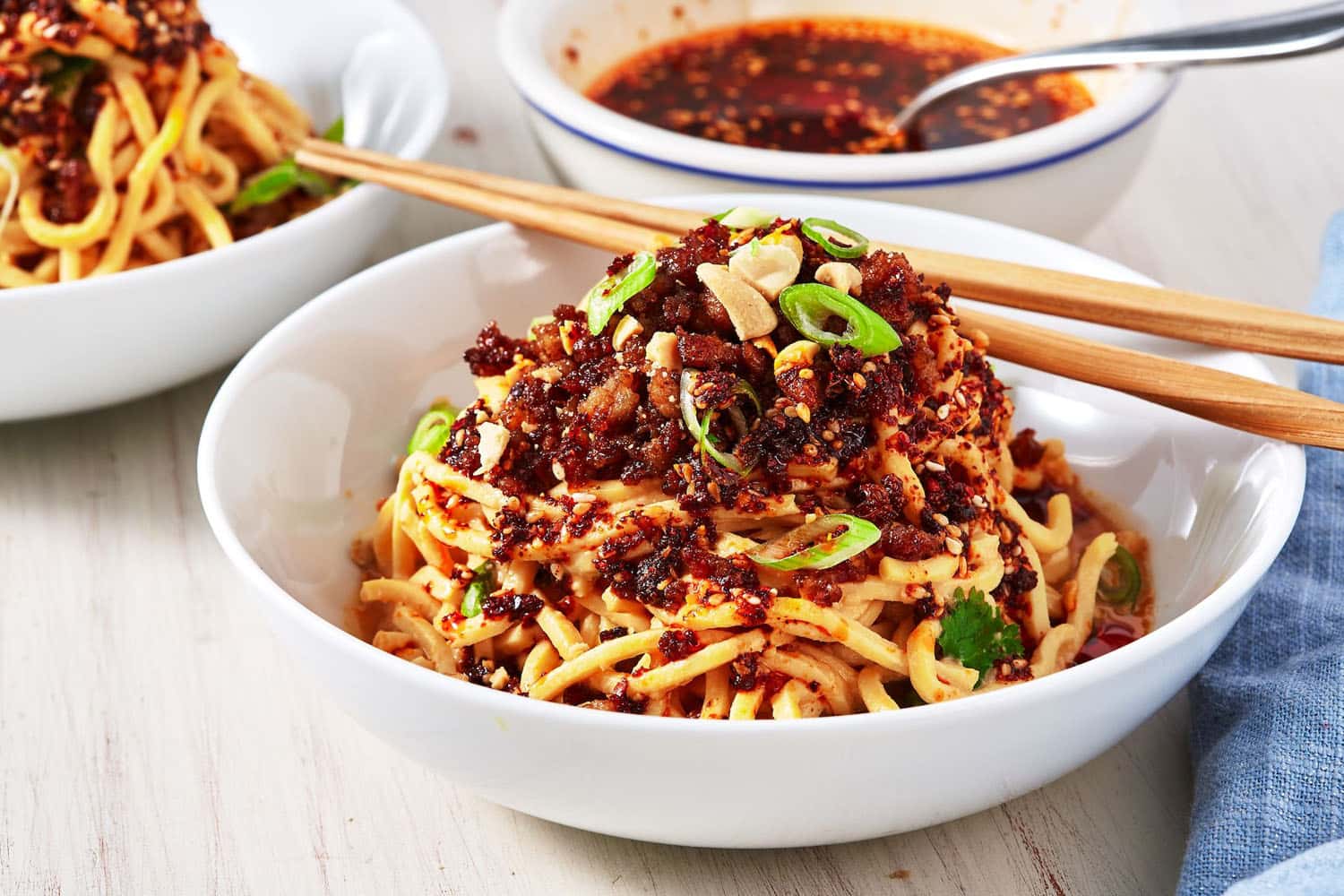 Mì Dan Dan (mì sốt thịt lợn, ớt, tỏi và giấm)