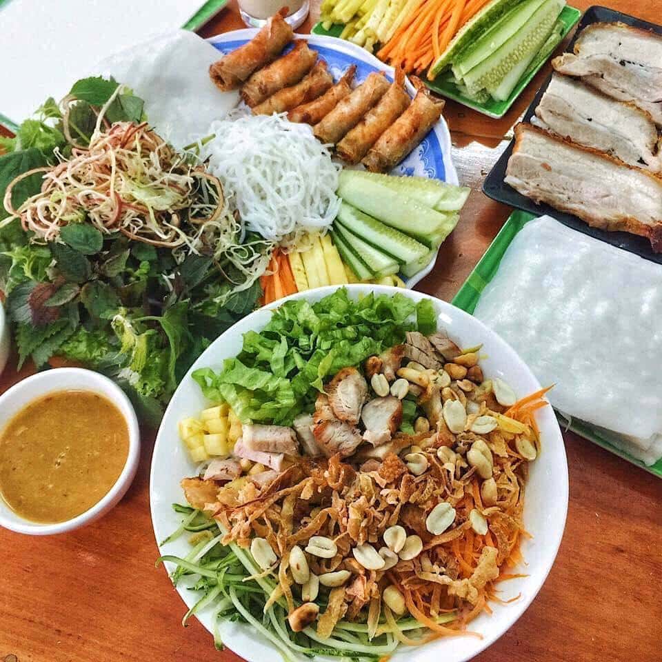 Bánh tráng cuốn thịt heo Trần