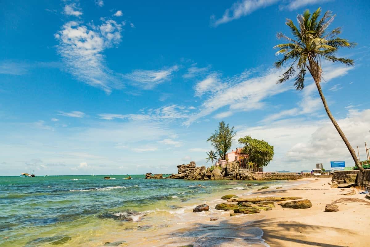 Ngắm cảng và bãi biển Dinh Cậu