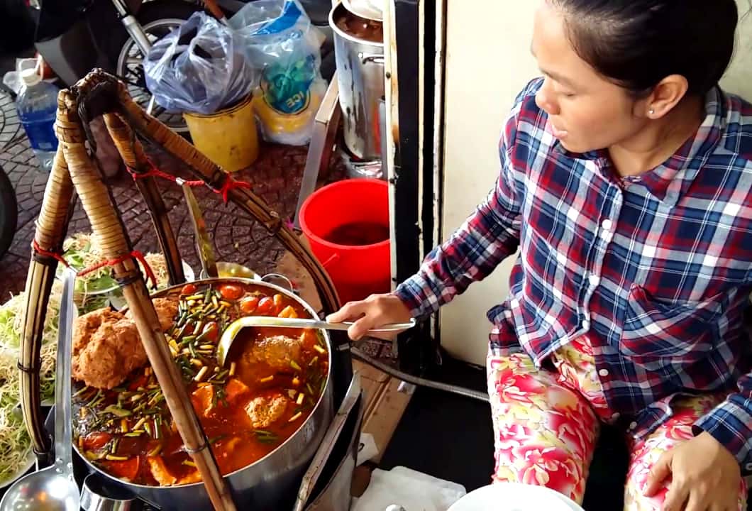 Gánh bún riêu chợ Bến Thành