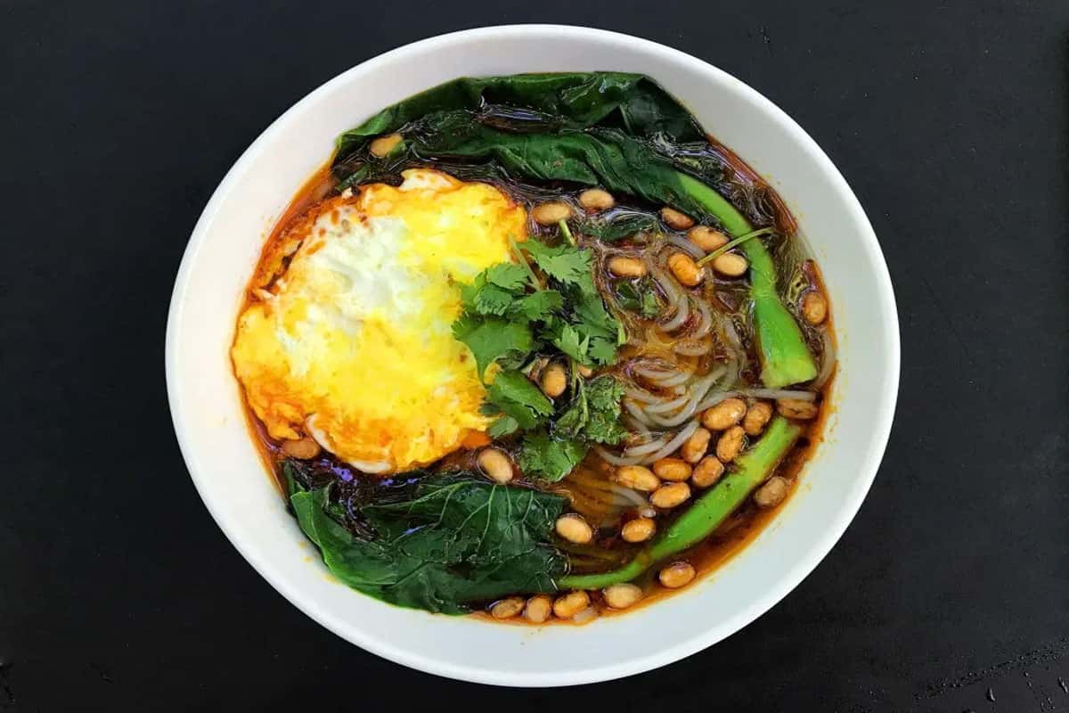 Suan La Fen (mì khoai lang chua cay)