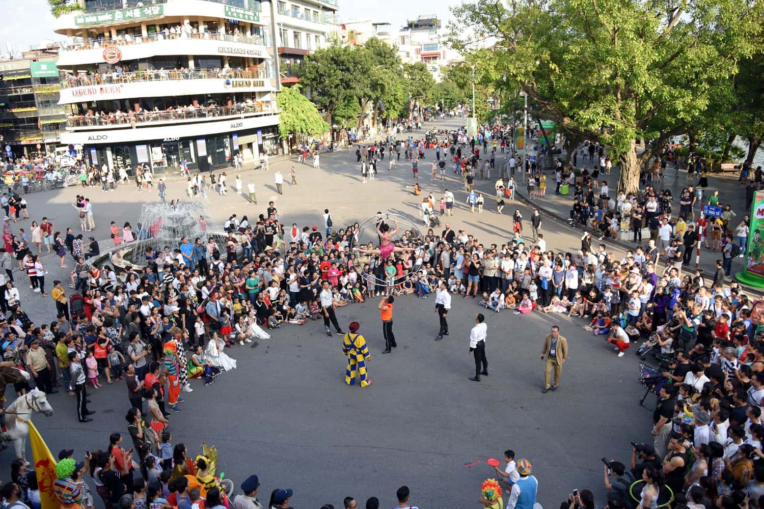 Phố đi bộ Hồ Gươm