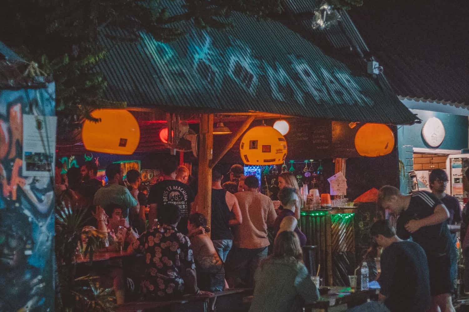 Tiệc tùng tại quán Boom Bar