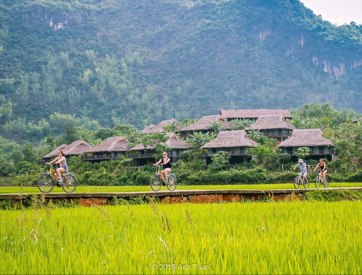 Thung Nai là một địa điểm du lịch nổi tiếng tại Hòa Bình