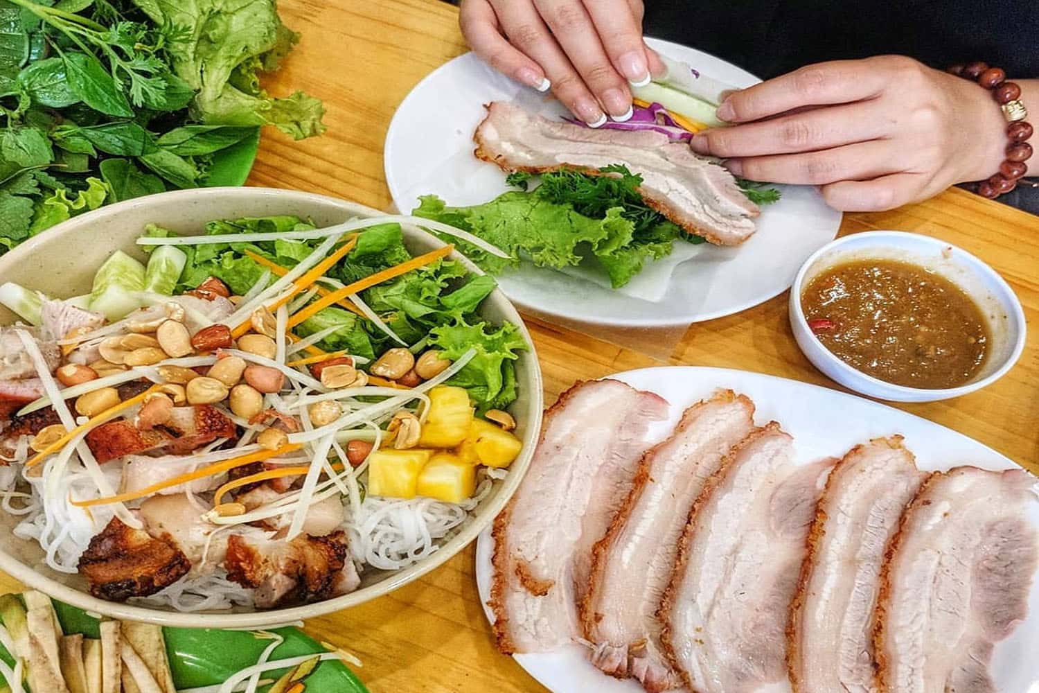 Bánh tráng cuốn thịt heo