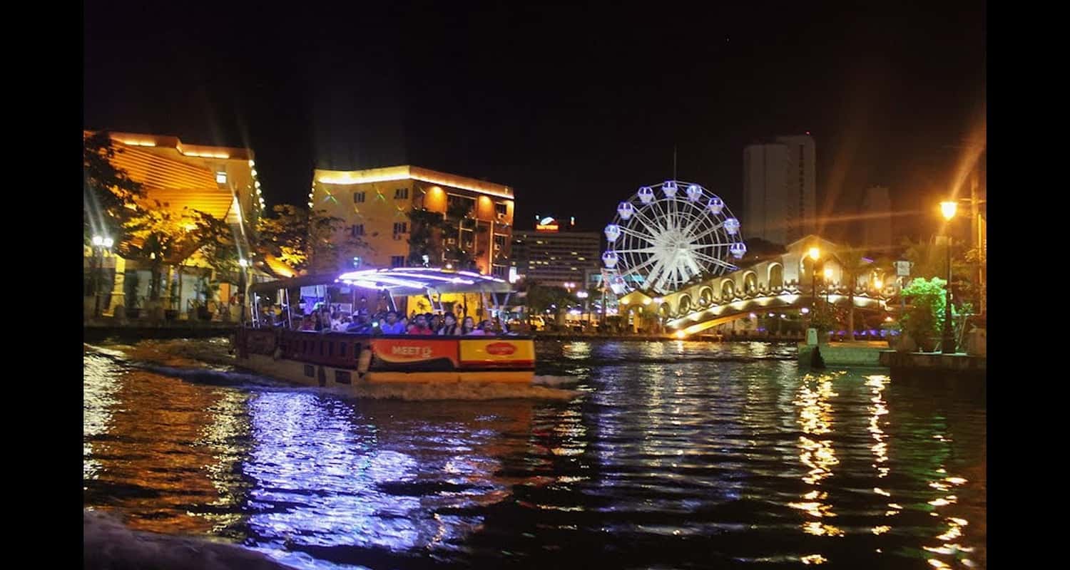 Du thuyền trên dòng sông Malacca