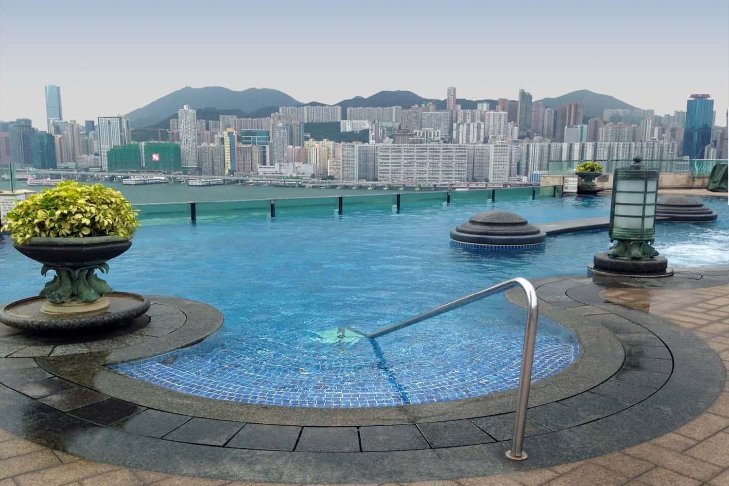 Hồ bơi ở Harbor Grand Kowloon