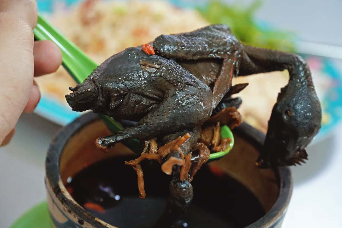 Quán gà ác tiềm Phan Xích Long