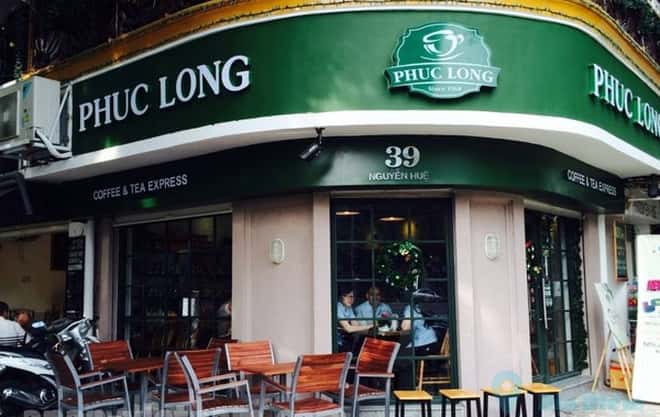 Biển hiệu màu xanh quen thuộc của Phúc Long