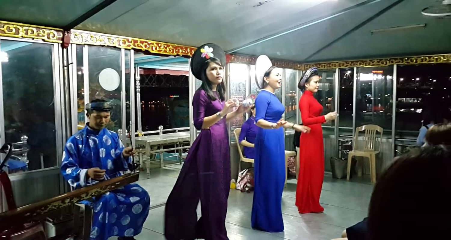 Du thuyền sông Hương nghe ca trù
