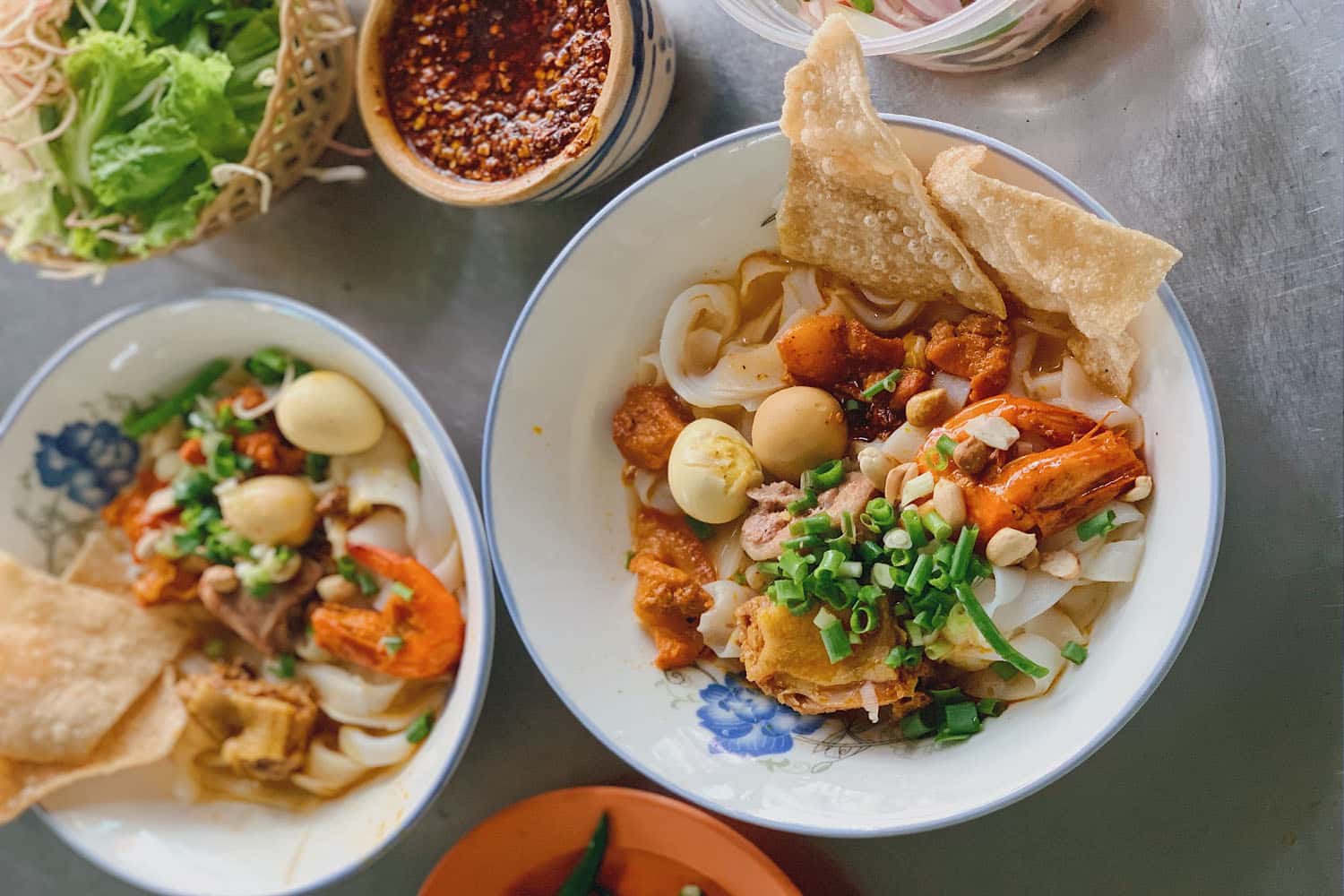 Nhìn qua thì cũng giống như hủ tiếu, bún, hay phở, mỳ Quảng được làm từ nguyên liệu chủ yếu là bột gạo