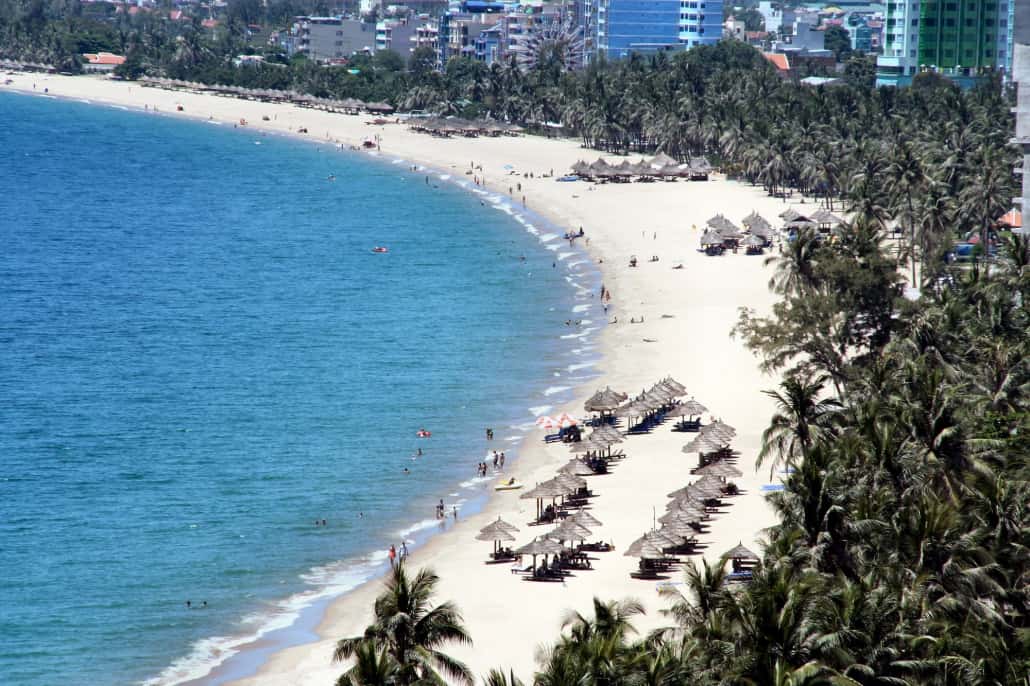 Bãi biển Mỹ Khê Đà Nẵng vào mùa hè
