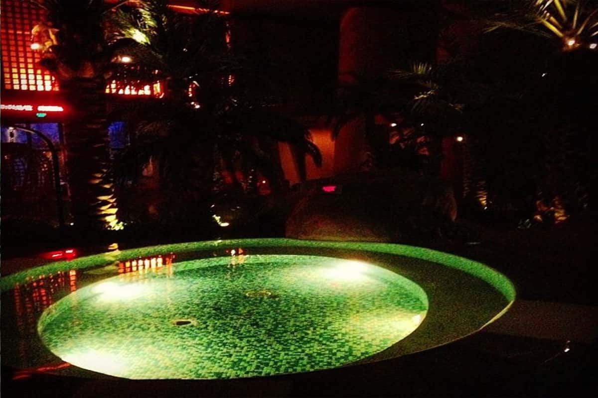 Number 8 hot spring Club