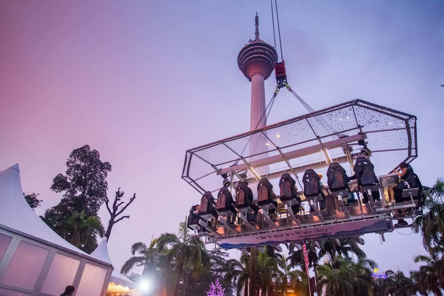  Dinner in the Sky