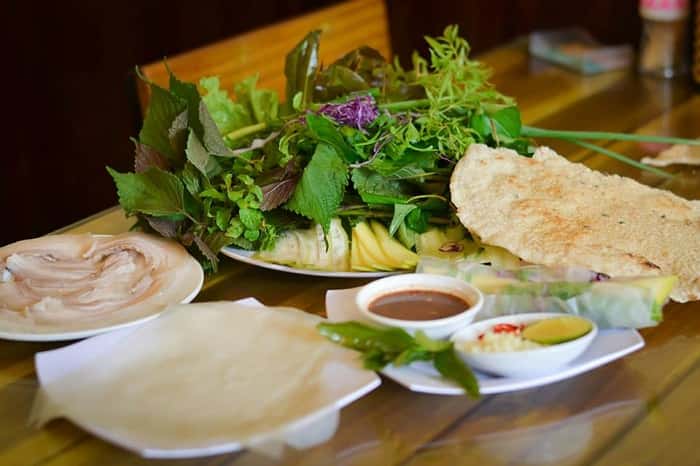 Bánh tráng cuốn thịt heo Bà Mua