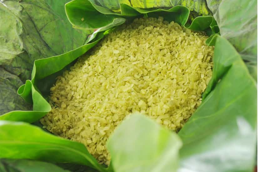Cốm gói trong lá sen