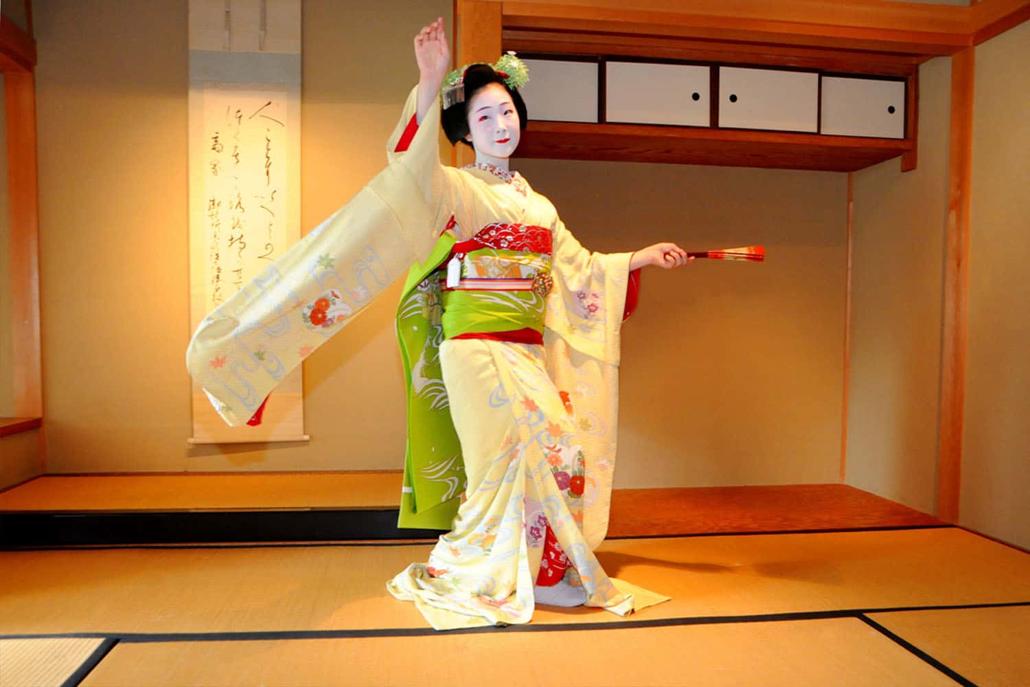 Điệu nhảy mùa xuân của Kyoto geiko và maiko