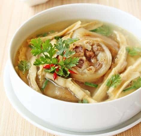 Móng hầm với thịt mềm và ngọt nước