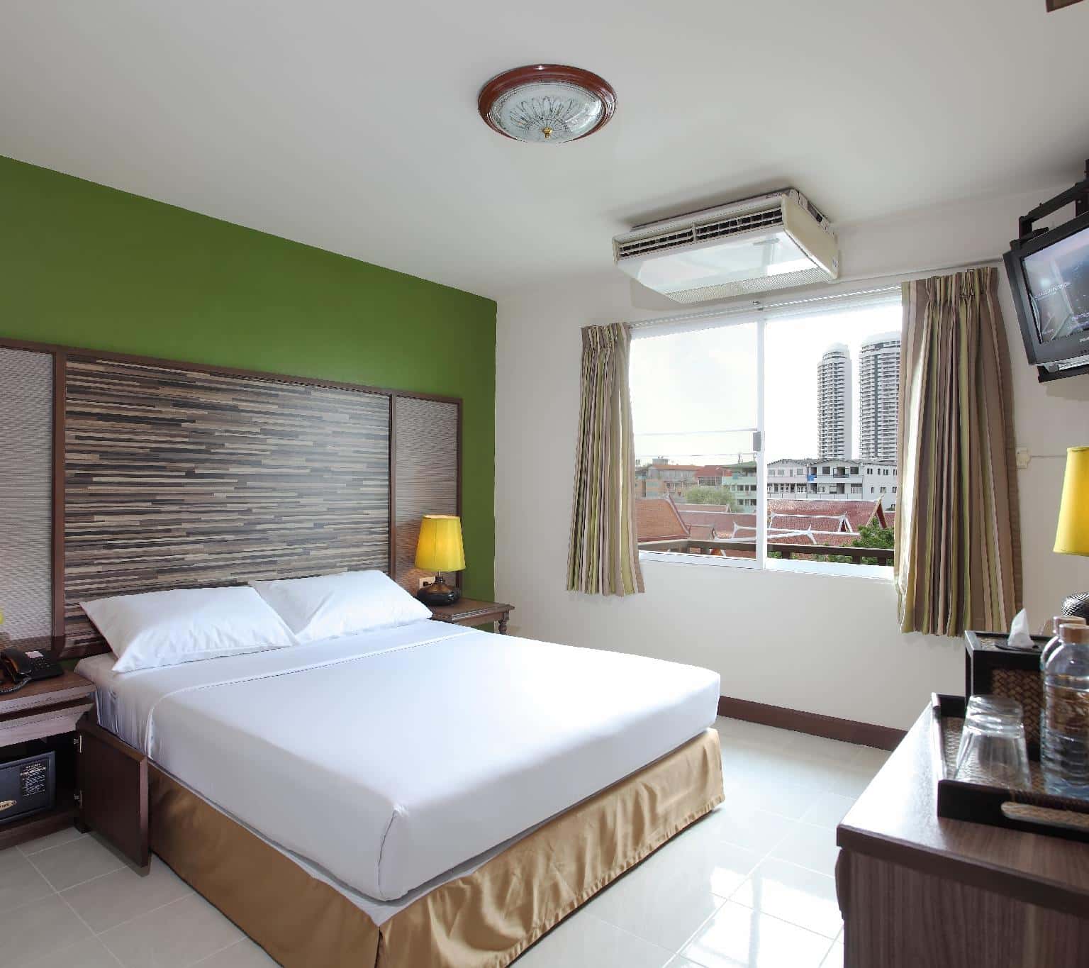 Rambuttri Village Hotel