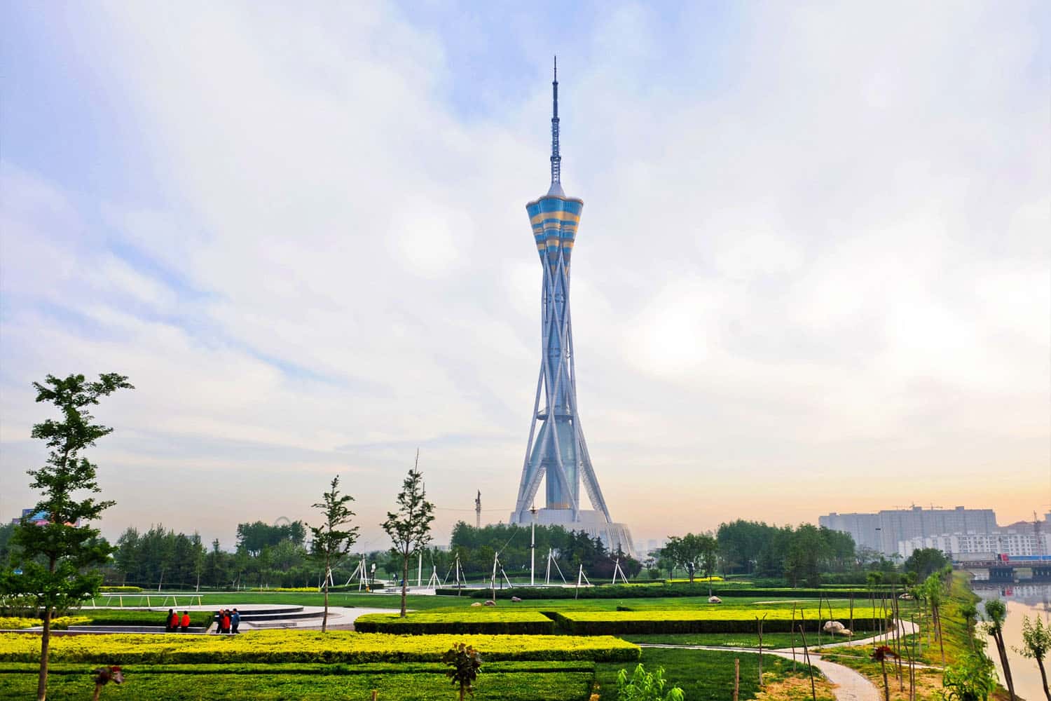Ngắm cảnh thành phố từ tháp Zhongyuan