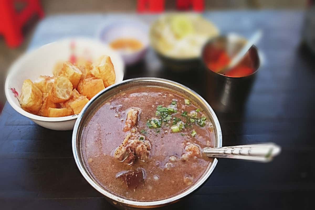 Cháo lòng Bà Út - Cô Giang