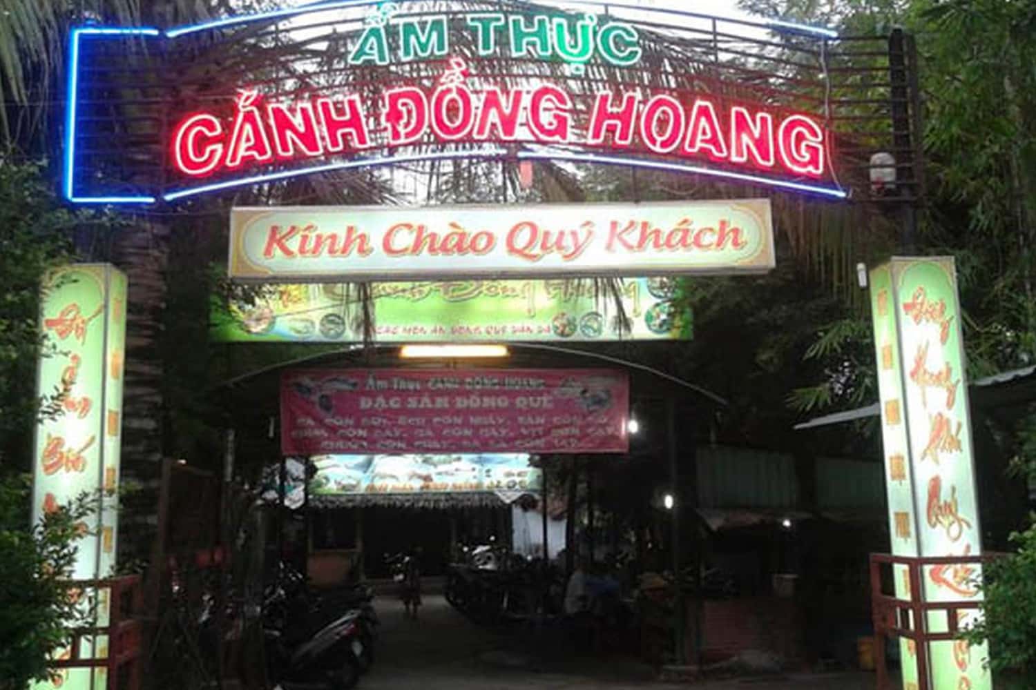 Nhà hàng Cánh Đồng Hoang