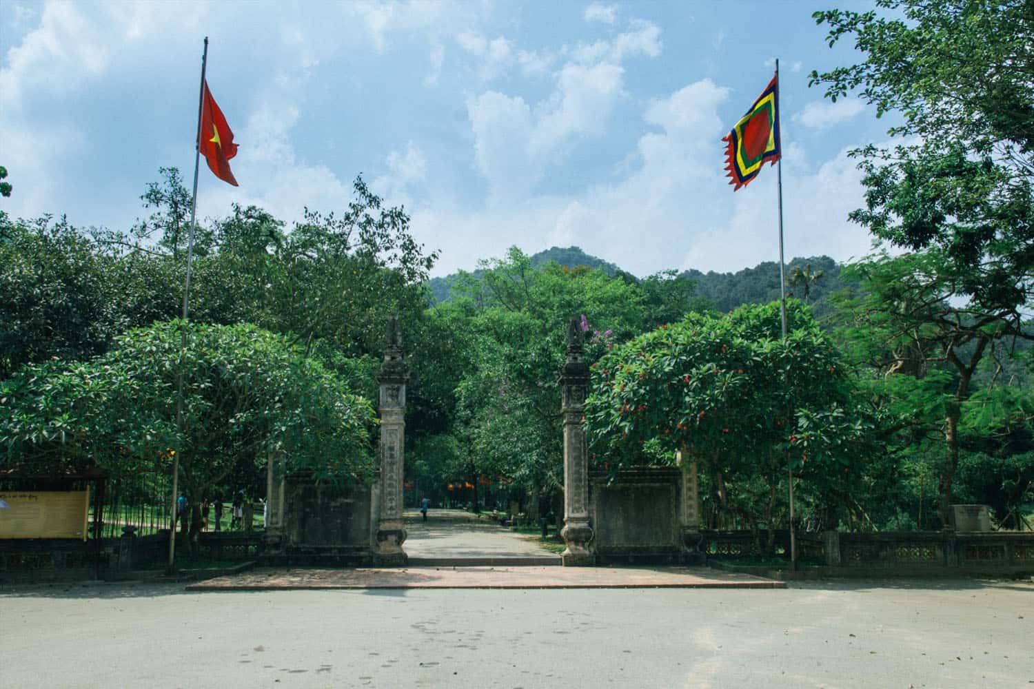           Đền Sóc Sơn