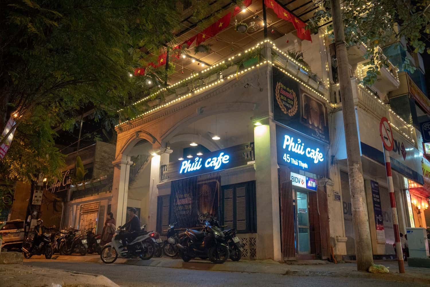      Phủi café
