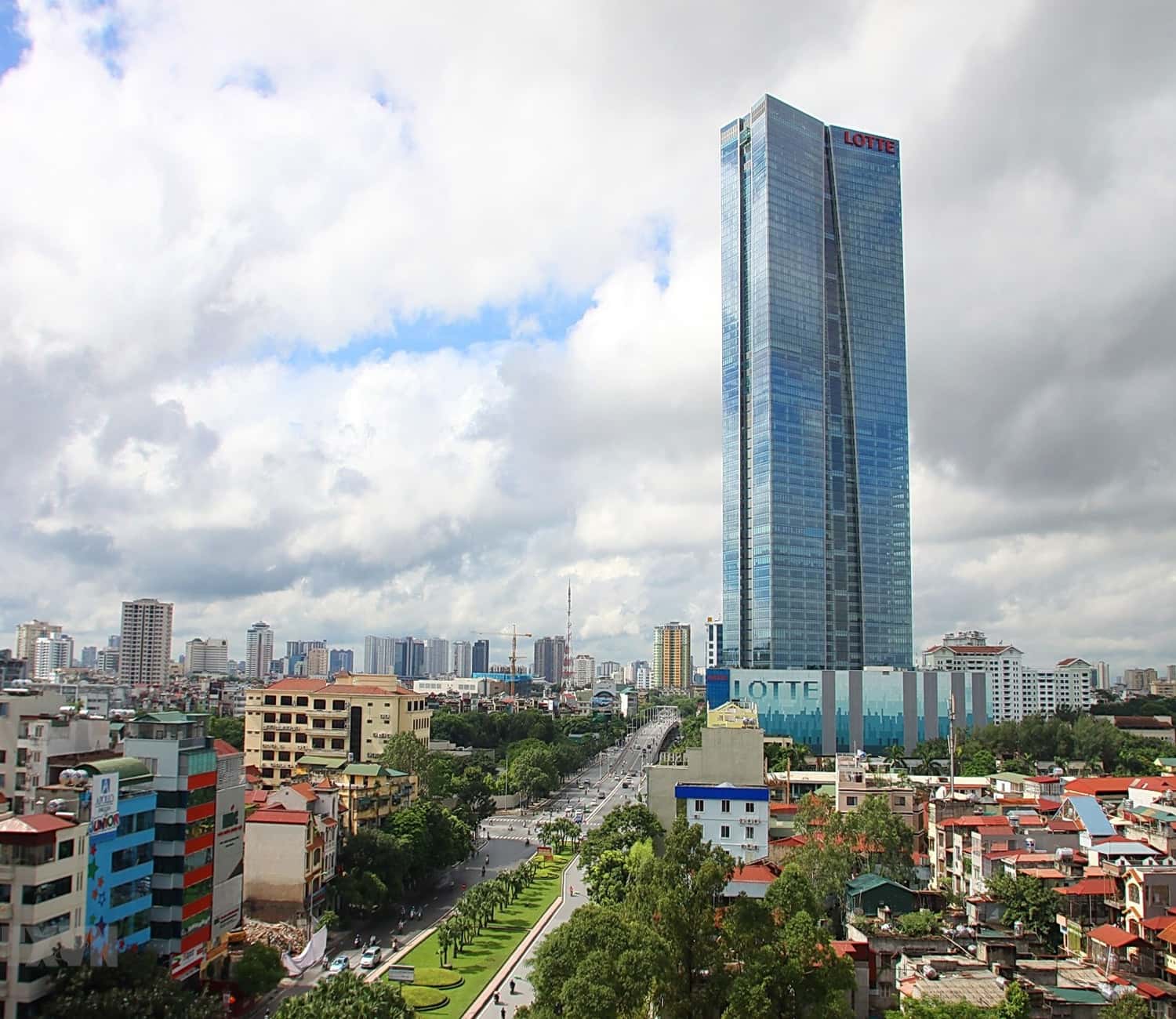 Tọa lạc ở vị trí trọng yếu của khu trung tâm khu vực phía Tây Hà Nội