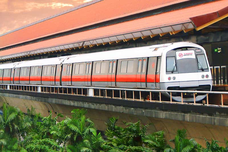 Nghiêm cấm ăn uống trên tàu nếu không bạn sẽ mất đến 2 triệu tiền phạt đấy.