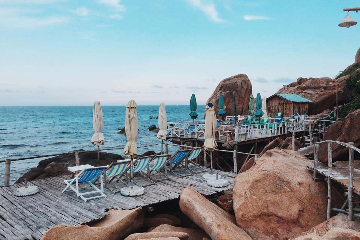 Khu nhà gỗ view biển ở bãi Nồm