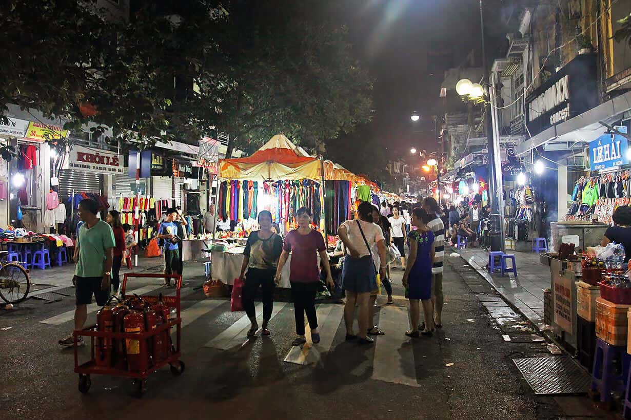 Mua sắm ở phố cổ