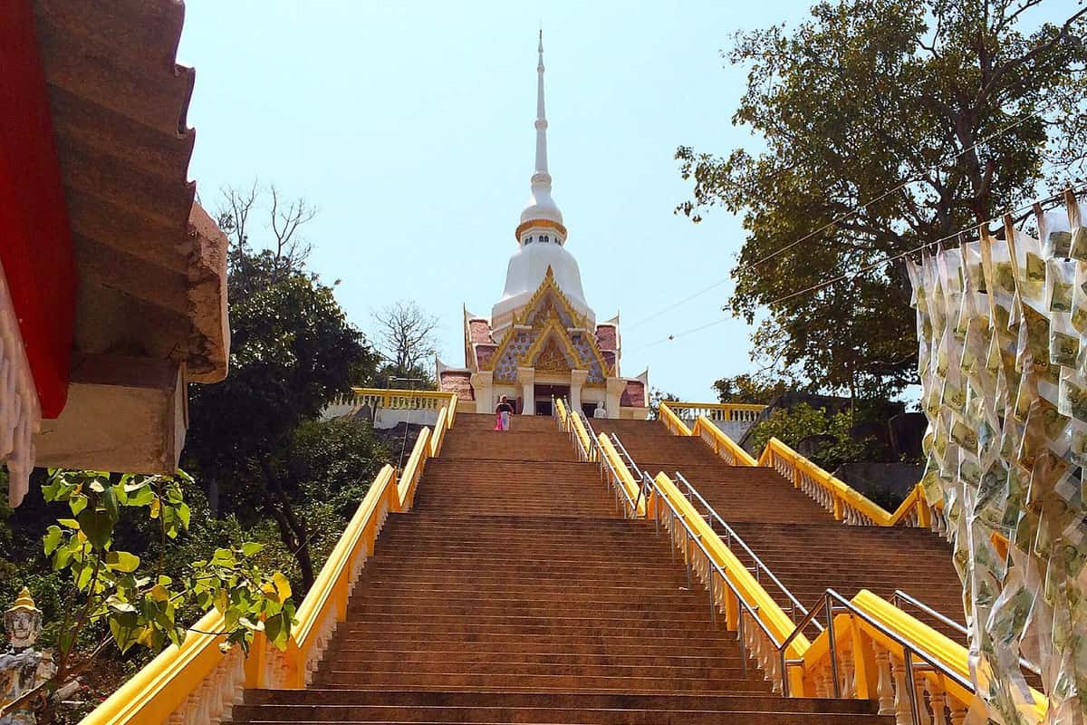 Chopstick Hills( Đồi Đũa)