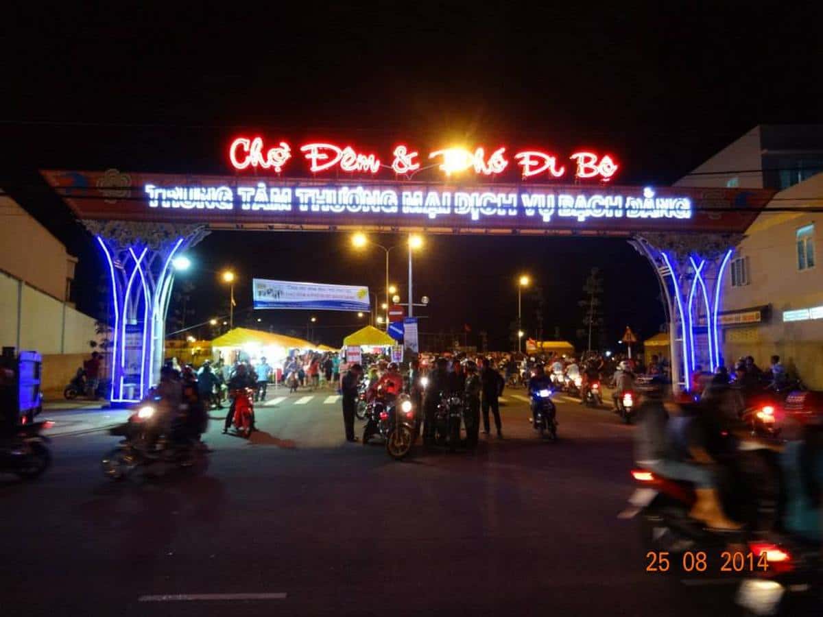 Phố đi bộ Bạch Đằng
