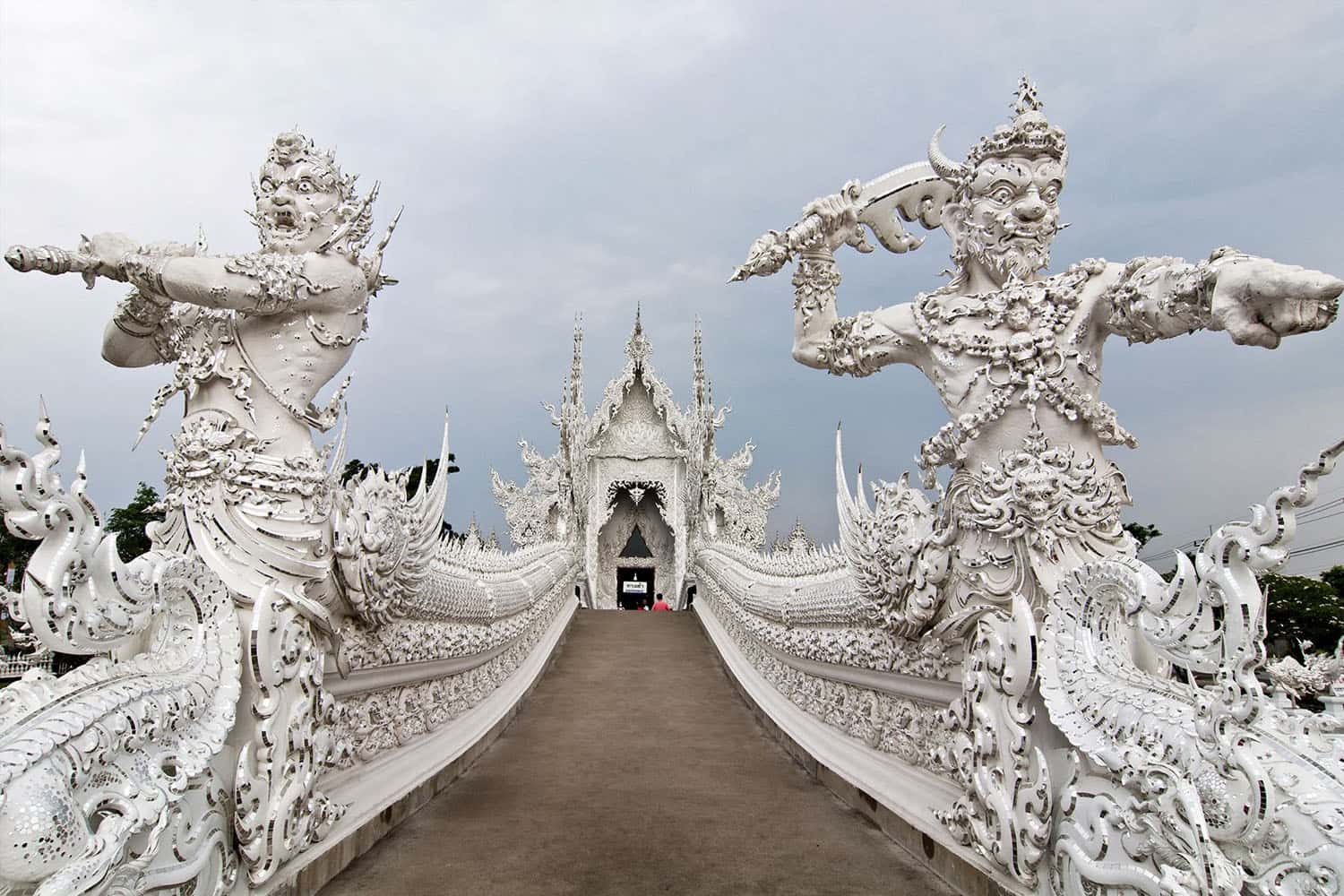 Cầu vòng tròn tái sinh “the cycle ò rebirth”