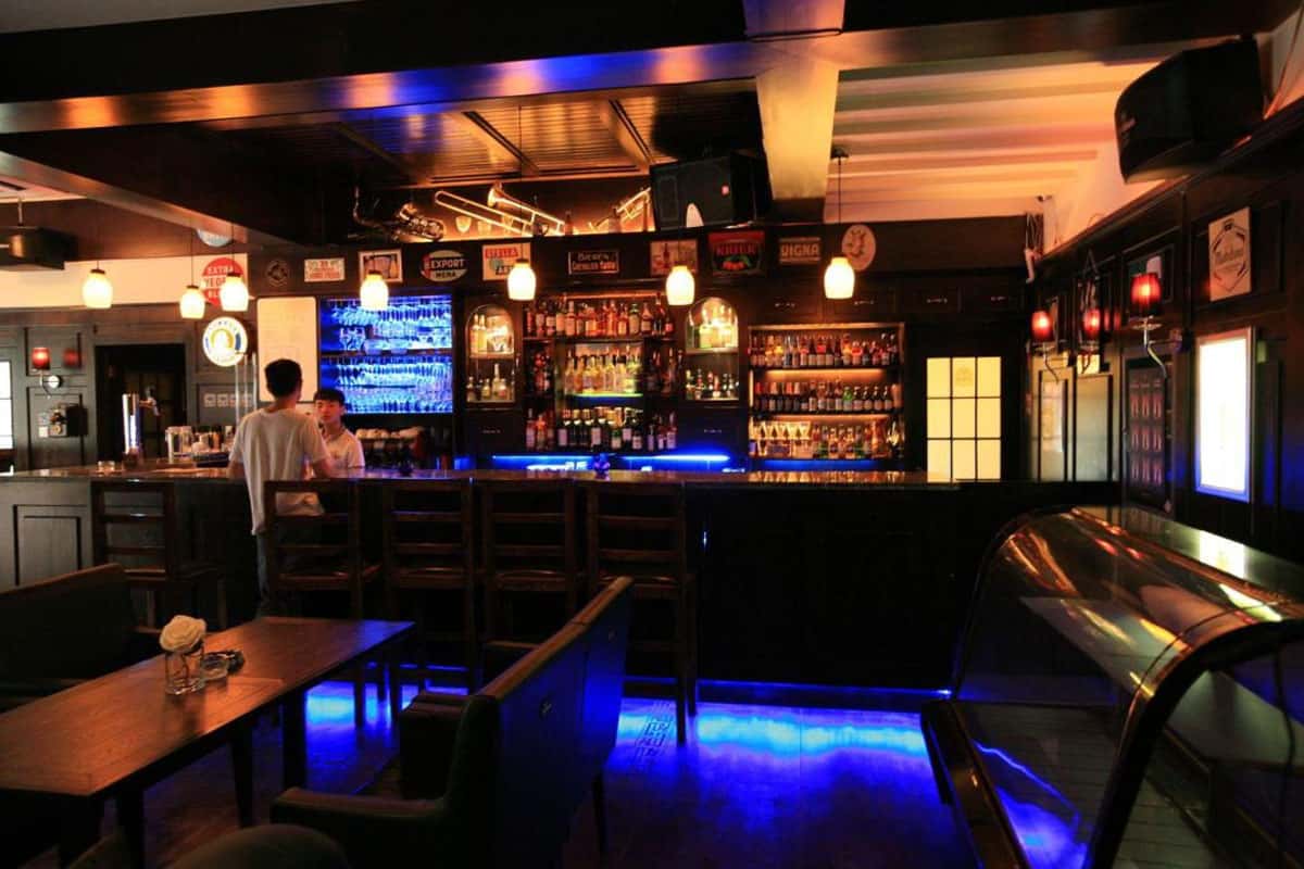 Giải trí tại các Quán bar và cà phê 