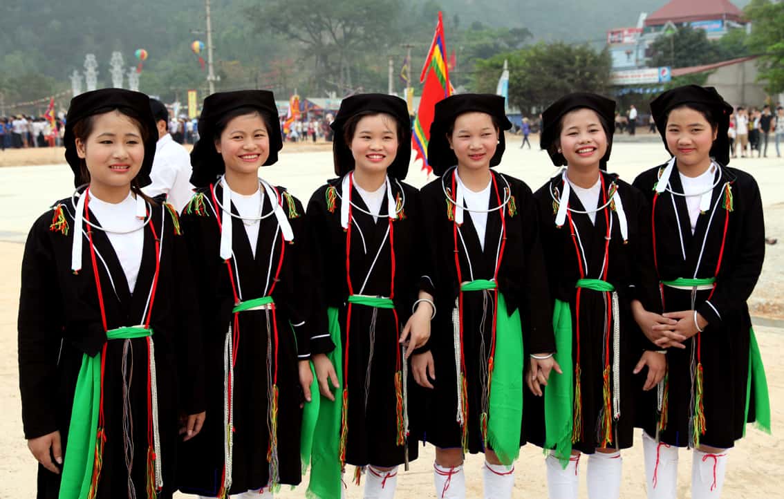 Các cô gái Tày xinh xắn