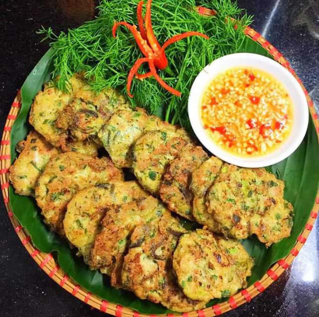 Chả rươi chấm cùng mắm ớt đủ nức lòng bất kì ai khó tính nhất