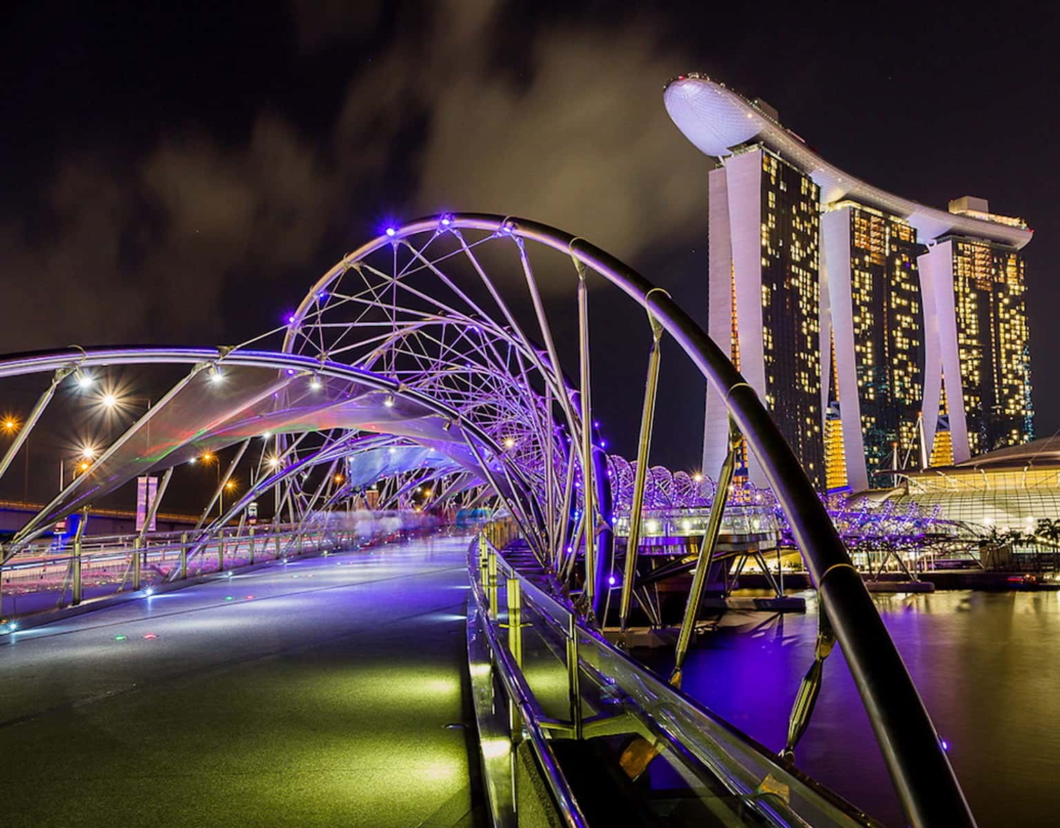 Cầu đi bộ The Helix