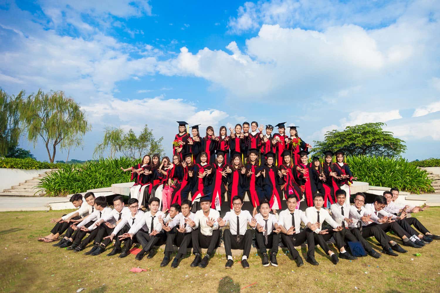 Chụp ảnh kỷ yếu
