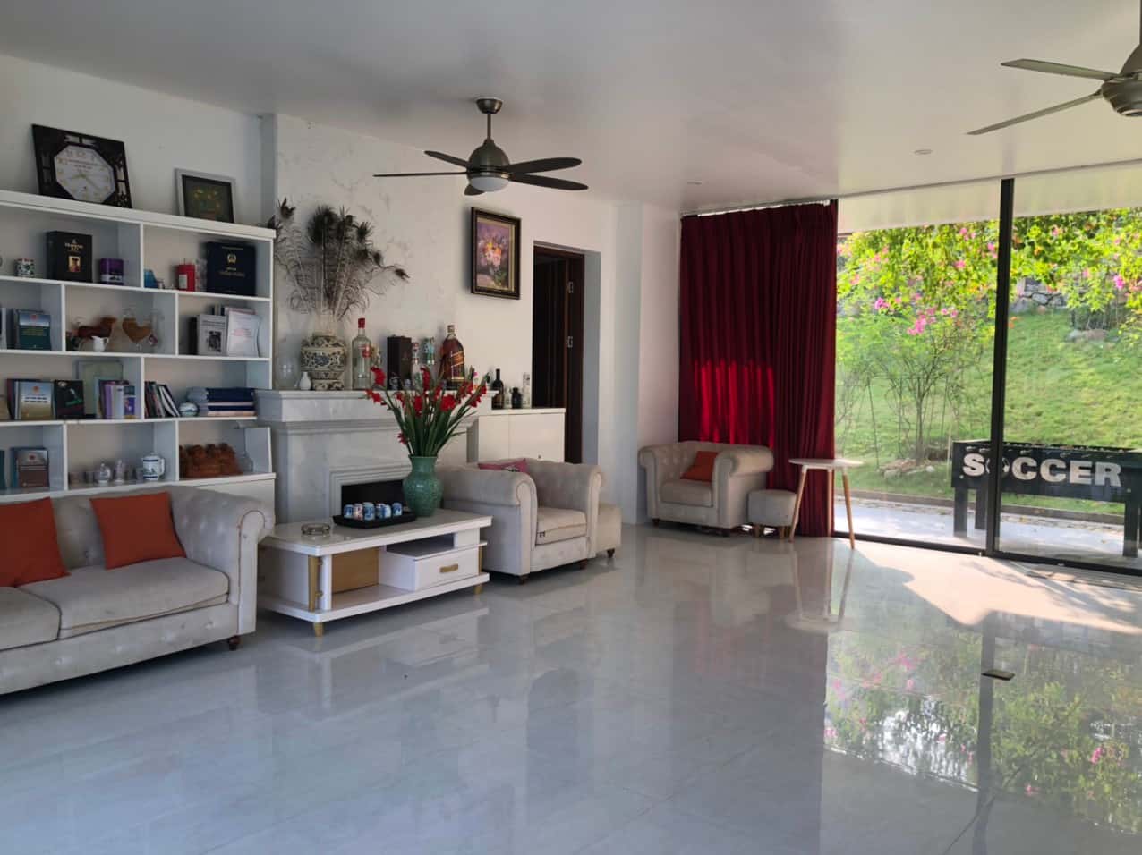 Không gian rộng 60m2 tại phòng khách tầng 1