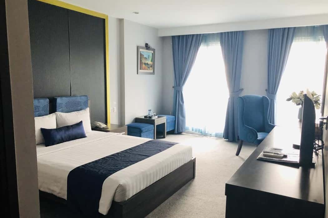 Khách sạn Iris Hotel