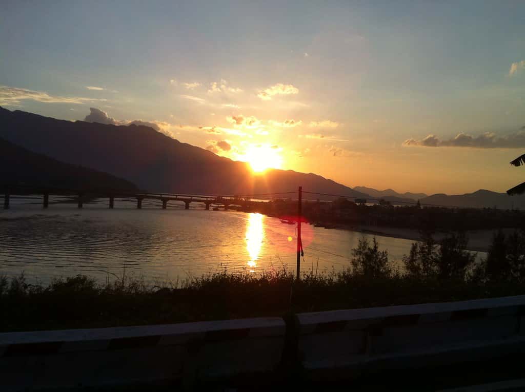 Hoàng hôn trên Đèo Hải Vân